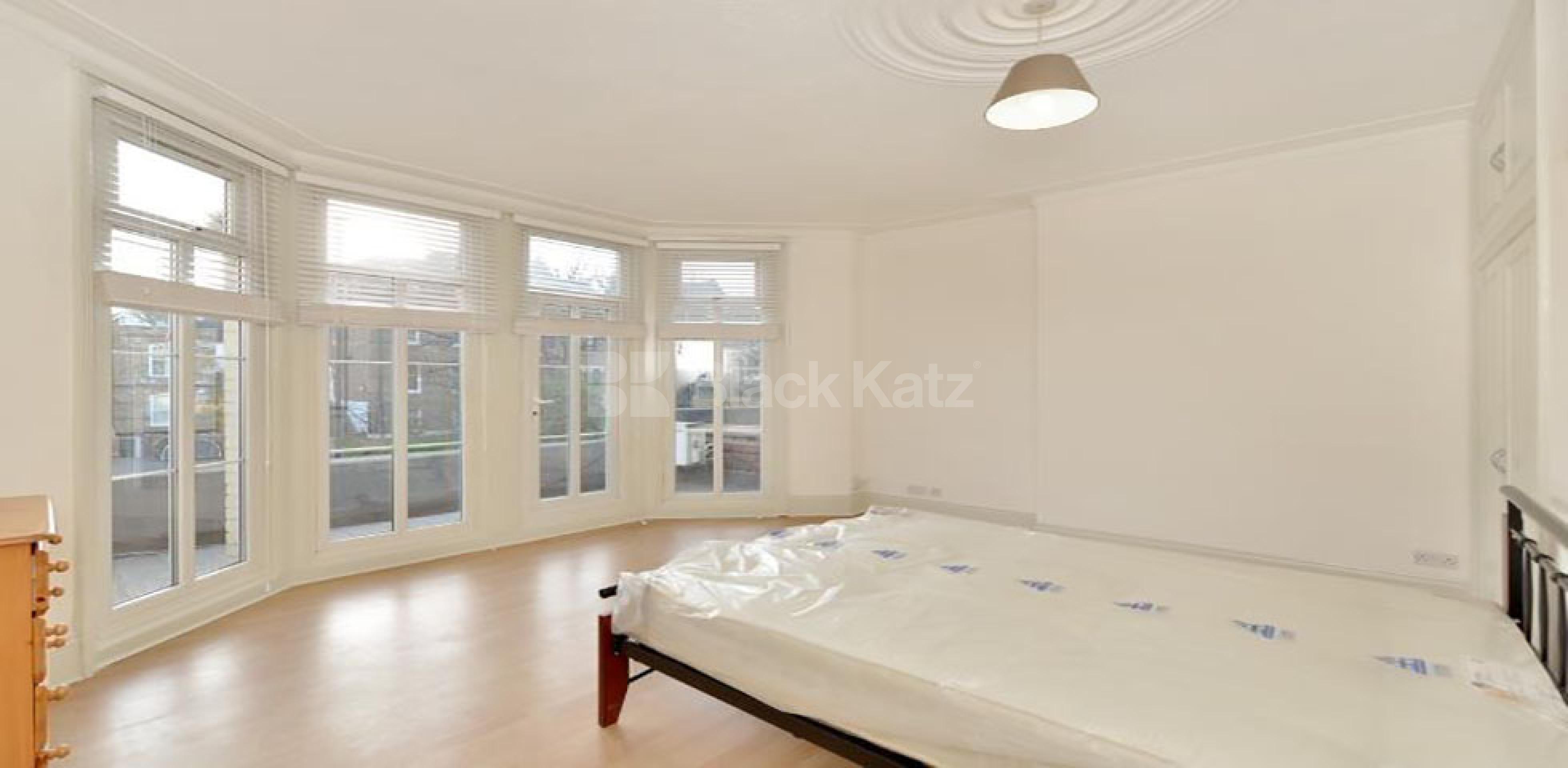 			LARGE STUDIO WITH BALCONY!, Studio Apartment, 1 bath, 1 reception Flat			 Archway Road, HIGHGATE  N6